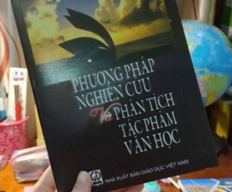 Phương pháp lý luận văn học được sử dụng như thế nào?